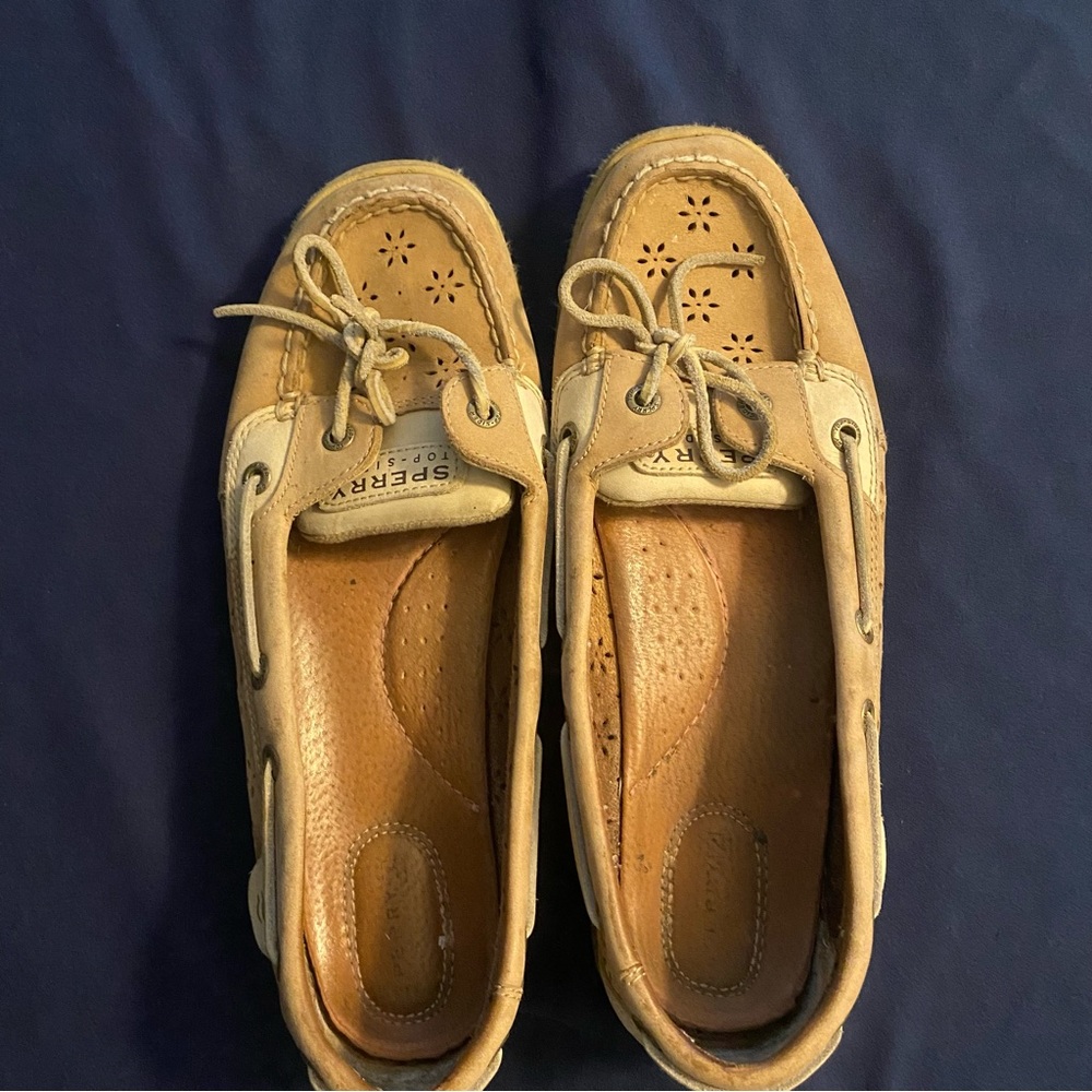 Sperry boat shoes. Flower design, tan color, and good condition.